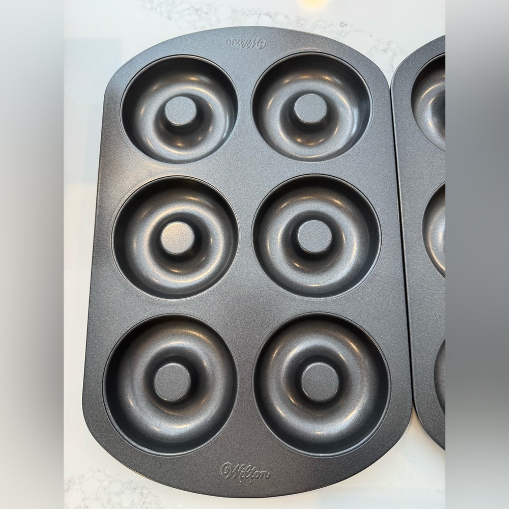 WILTON 4 pack donut Pans - Picture 5 of 10